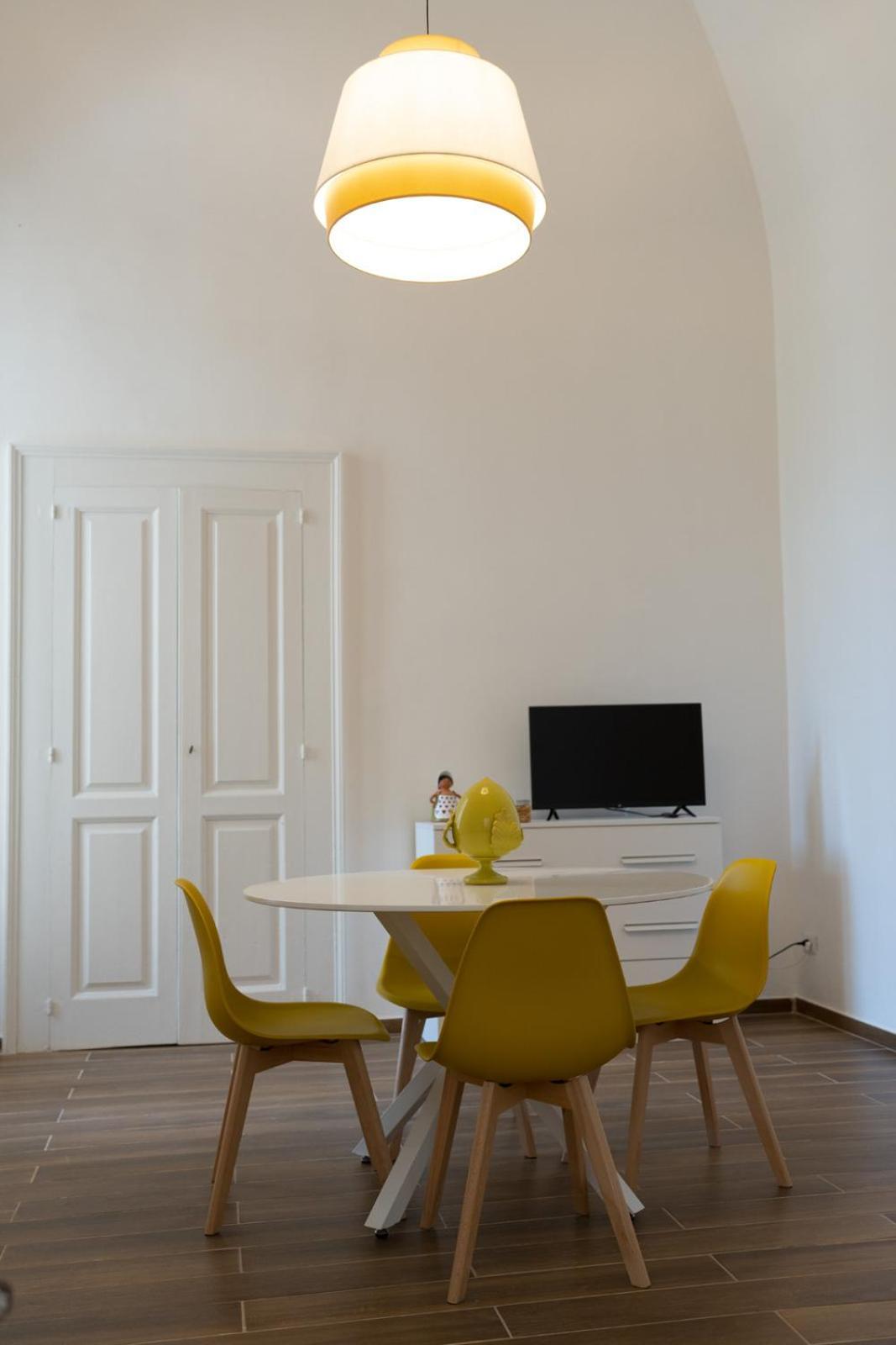 Palazzo Manzoni Apartments Bari Kamer foto
